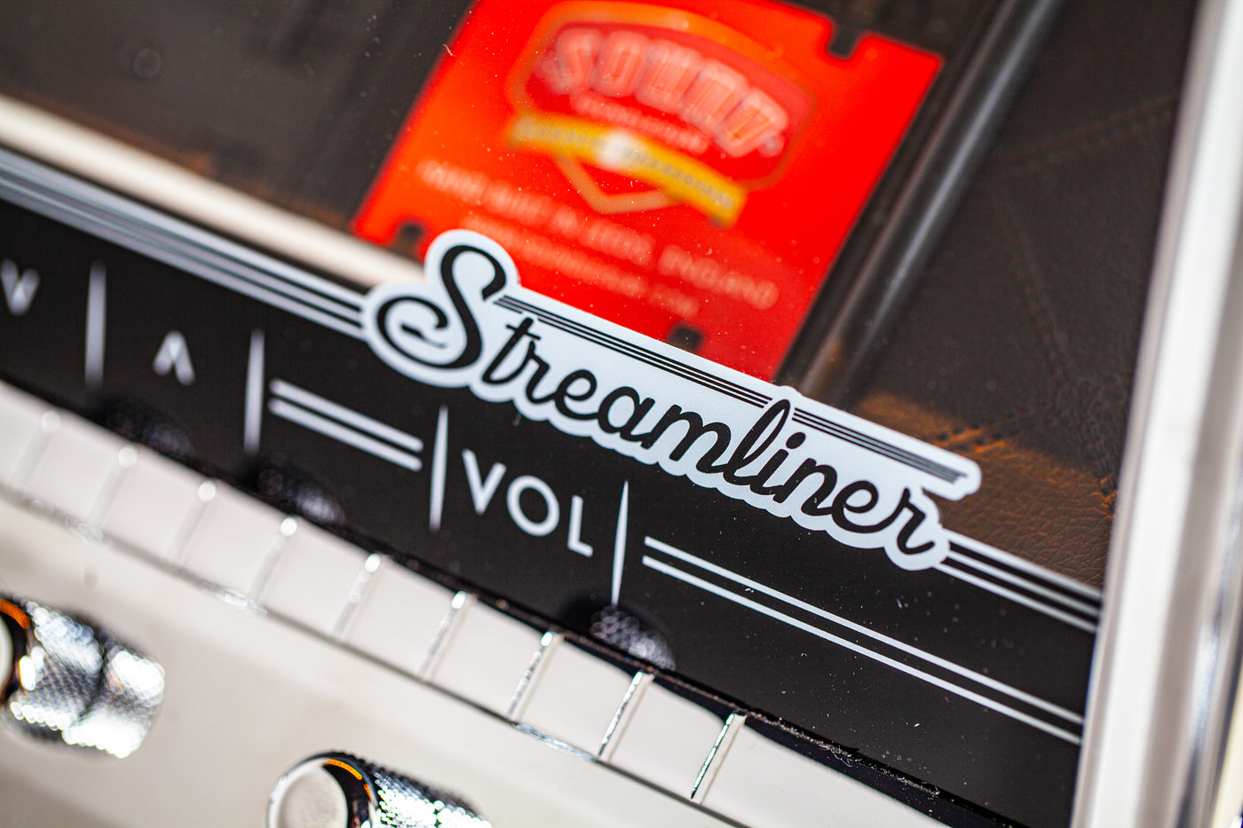 STREAMLINER ROCKET VINYL JUKEBOX